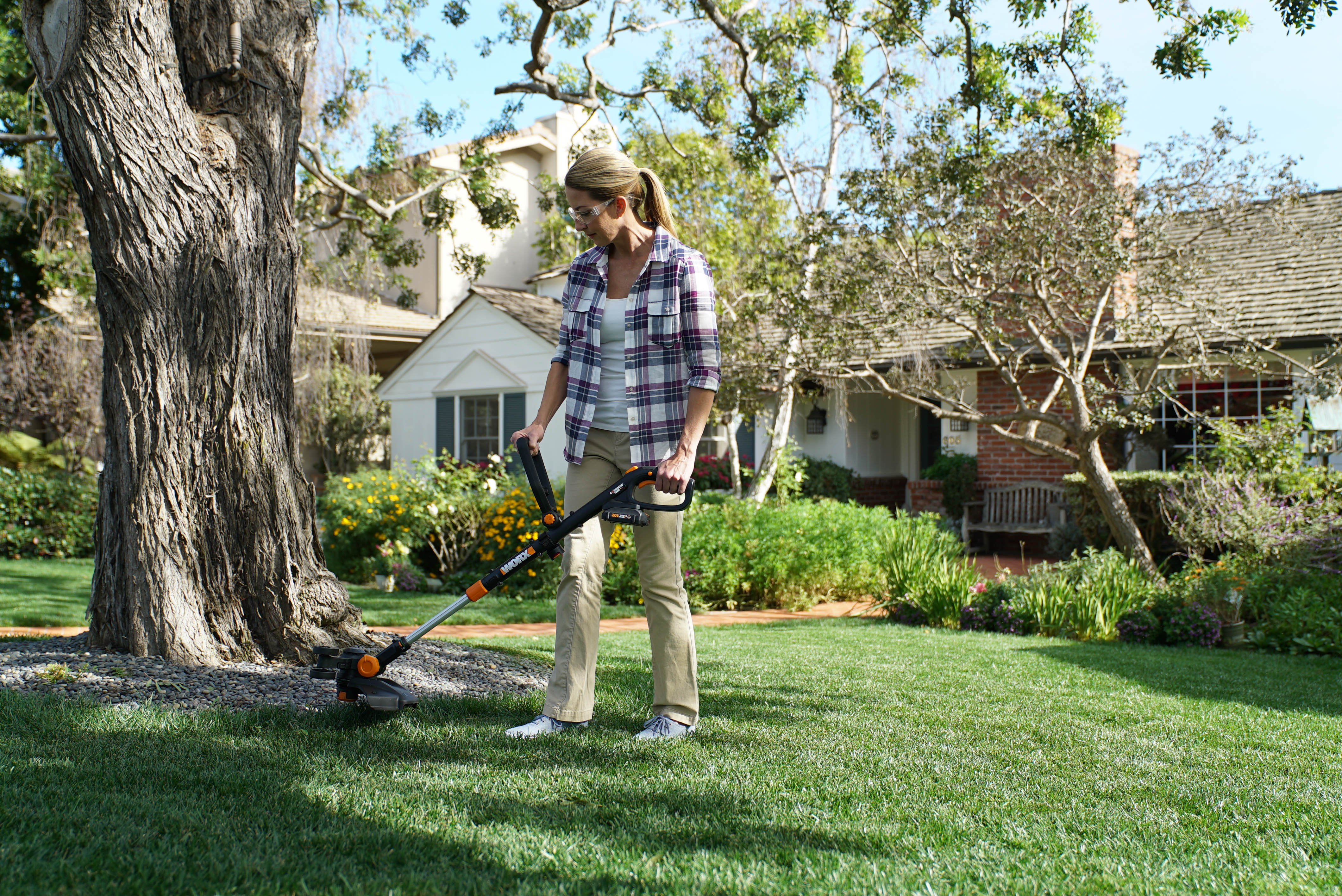 Your Ultimate Guide to Master a Grass Trimmer This Spring